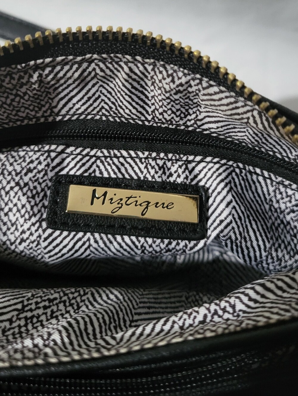 Miztique Vegan Leather Clutch Crossbody Bag Purse Black Gold Multi Pocket - Picture 3 of 10